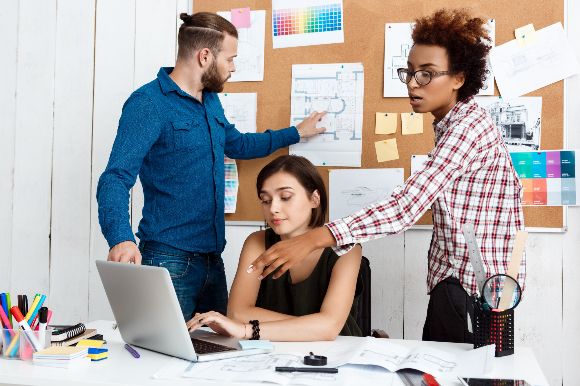 Users struggling with product complexity despite AI assistance.